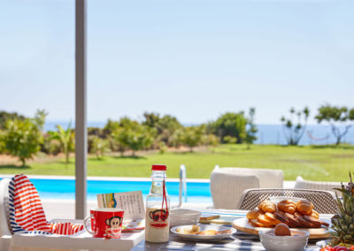 villa-piano-breakfast-by-the-pool